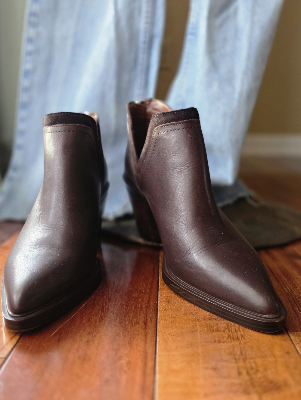 Vince Camuto “Riggie” Dark Brown Leather Ankle Booties - Size Womens 8.5